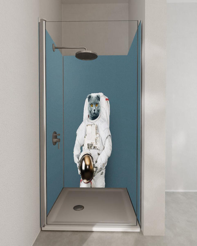 Duschrückwand - Britischer Katzen-Astronaut mit Helm