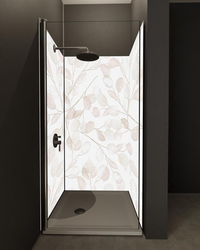 Duschrückwand - Elegante weiße Blätter mit Grauakzenten