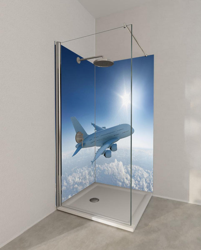 Duschrückwand - Flugzeug über weißen Wolken