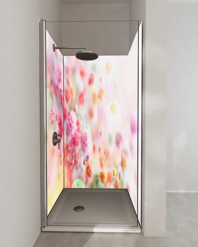 Duschrückwand - Frische rosa Frühlingsblumen