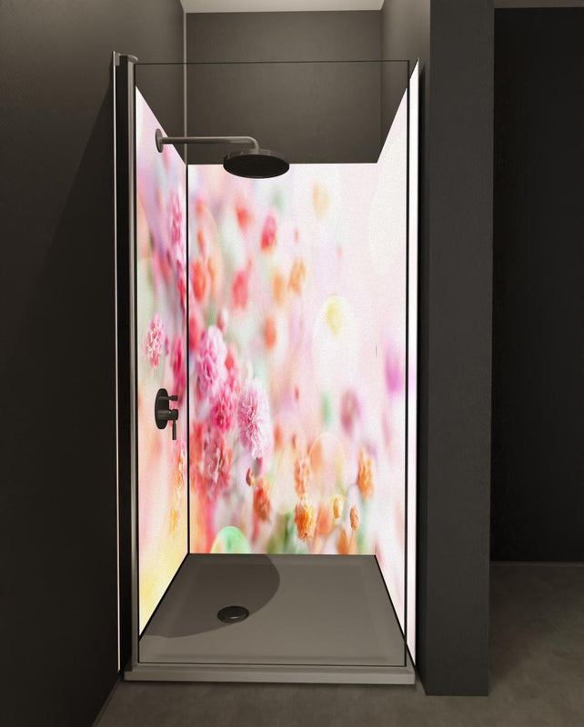 Duschrückwand - Frische rosa Frühlingsblumen