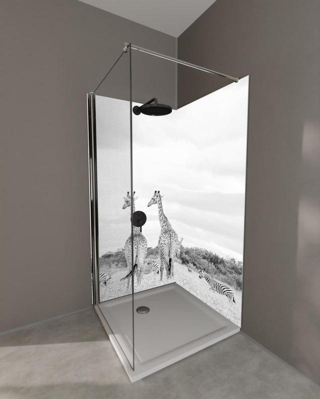 Duschrückwand - Giraffen und Zebras - schwarz-weiß