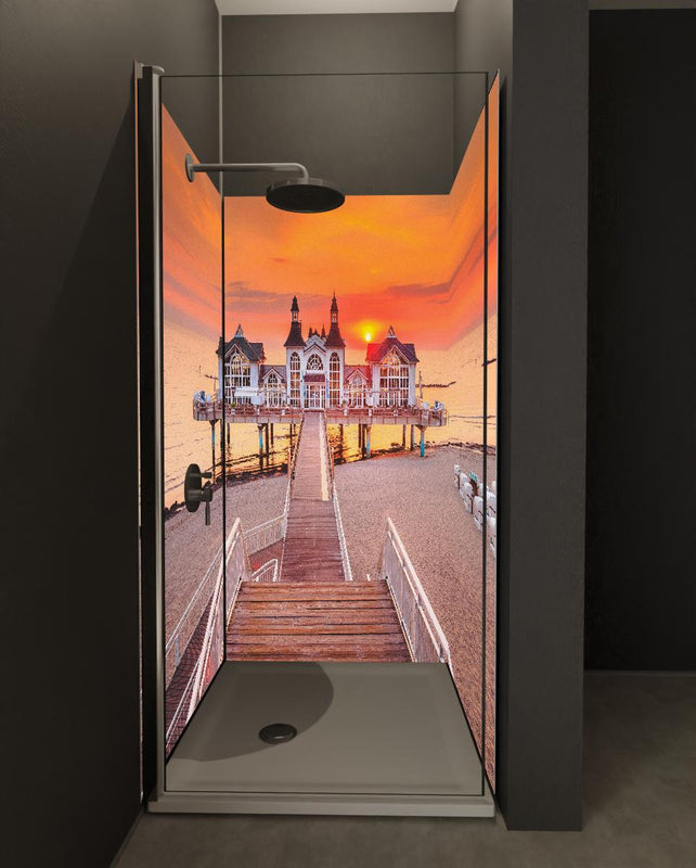 Duschrückwand - Haus auf Wasser bei Sonnenaufgang