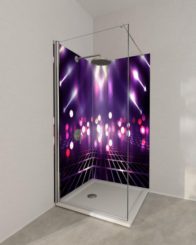 Duschrückwand - Leere Hintergrundszene. Ultraviolettes Licht