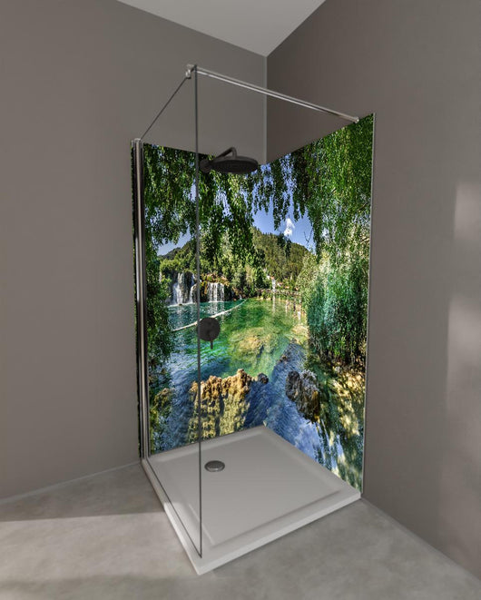Duschrückwand - Mediterraner Wasserfall