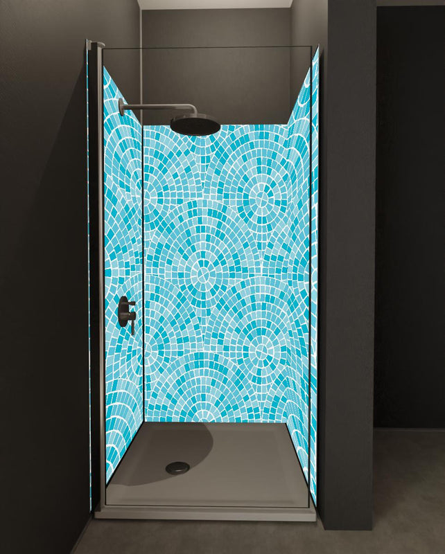 Duschrückwand - Mosaik-Design in Türkisblau mit geometrischen Mustern