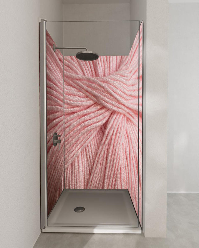 Duschrückwand - Nahaufnahme eines rosa Garnknäuels