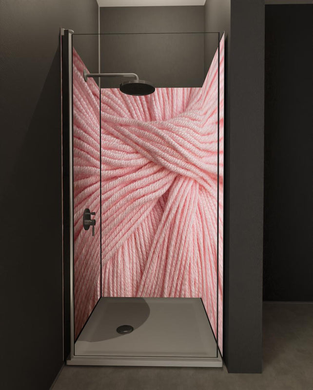 Duschrückwand - Nahaufnahme eines rosa Garnknäuels