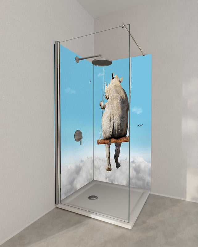 Duschrückwand - Nashorn schaukelt über den Wolken