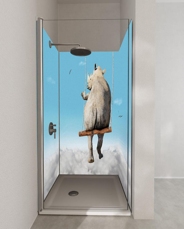 Duschrückwand - Nashorn schaukelt über den Wolken