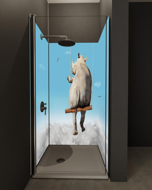 Duschrückwand - Nashorn schaukelt über den Wolken
