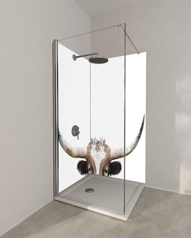 Duschrückwand - Spähende Longhorn-Kuh