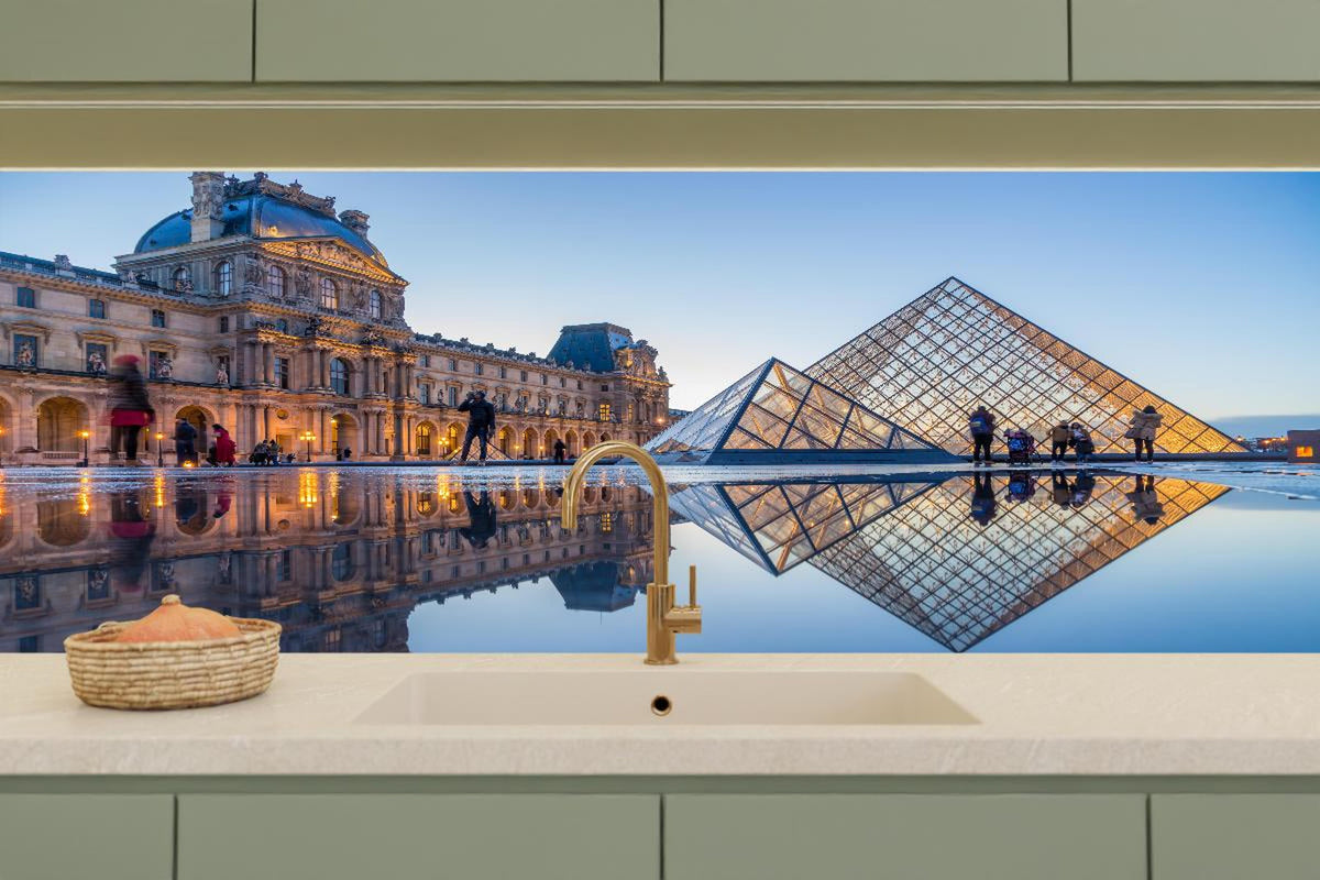 Küchenrückwand - Bezaubernder Blick auf das Louvre-Museum