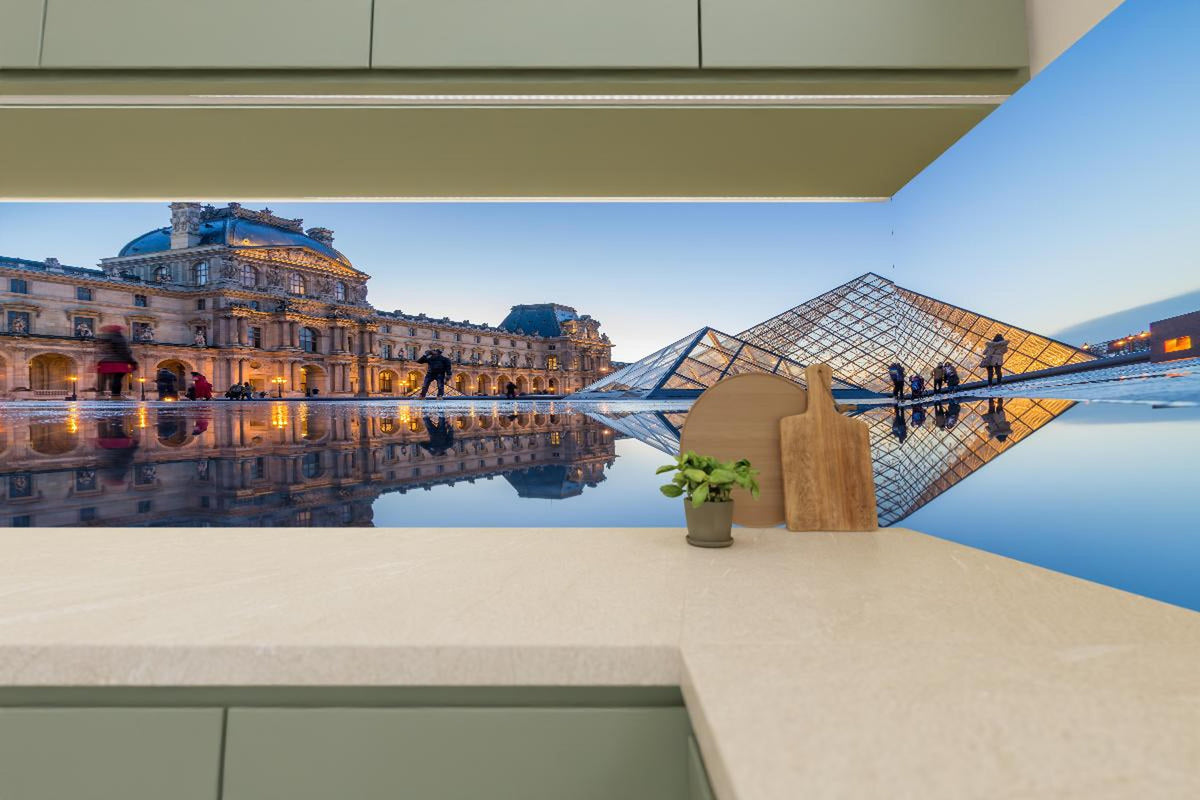 Küchenrückwand - Bezaubernder Blick auf das Louvre-Museum