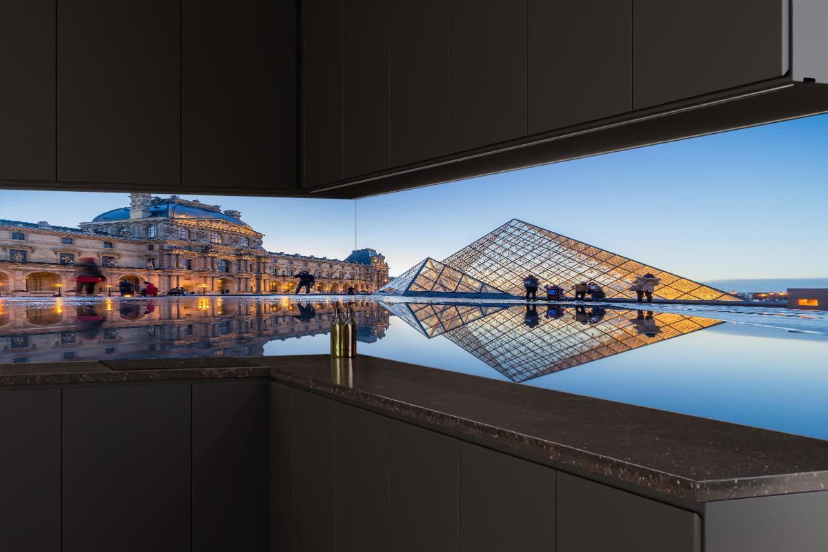 Küchenrückwand - Bezaubernder Blick auf das Louvre-Museum