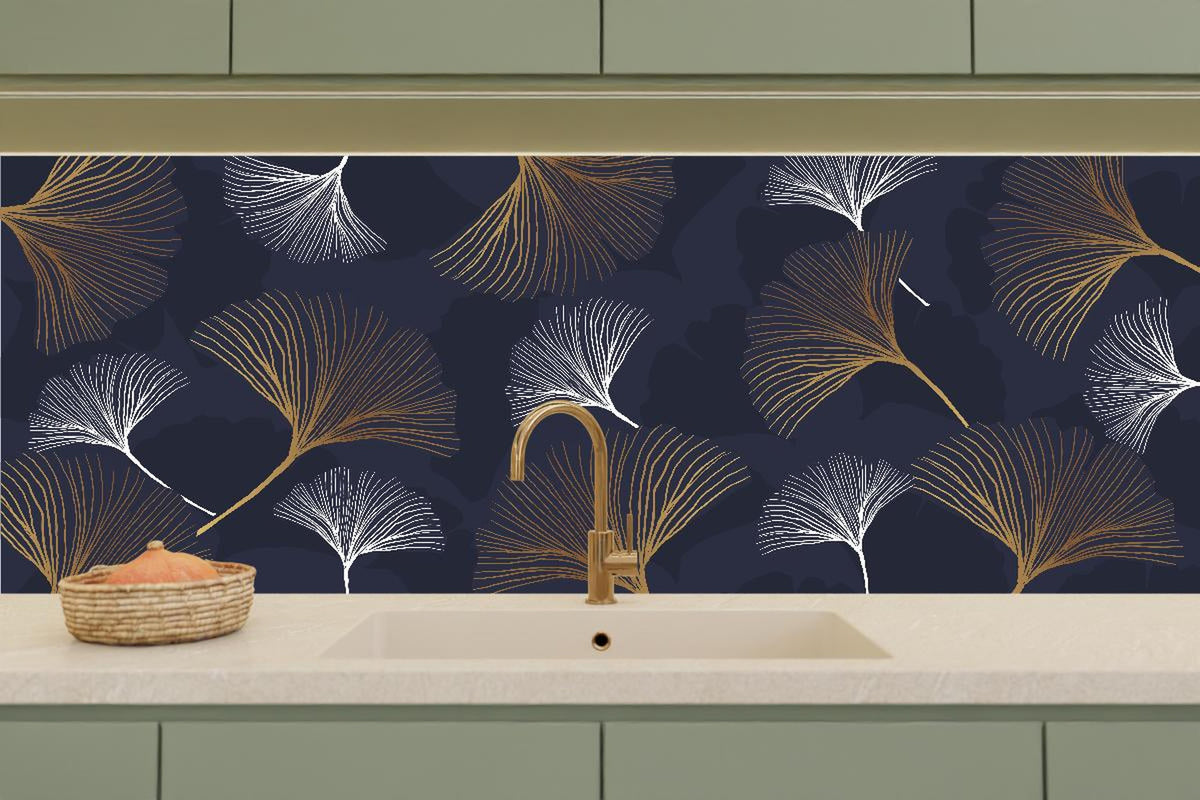 Küchenrückwand - Eleganter metallischer Farn auf dunklem Hintergrund