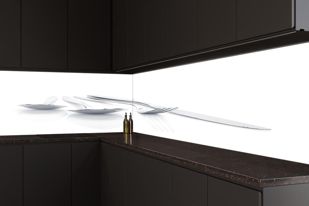 Küchenrückwand - Elegantes Besteck-Set in Weiß mit Silberakzenten