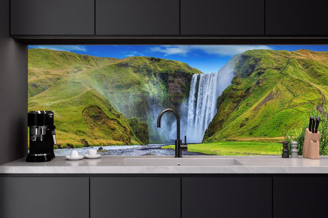 Küchenrückwand - Kraftvoller Wasserfall