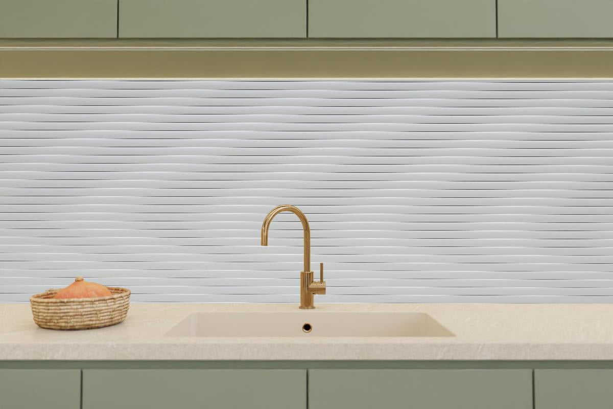 Küchenrückwand - Moderne Weiß-Graue Lamellen Wandverkleidung