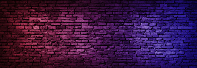 Küchenrückwand - Neonlicht auf Ziegelwand