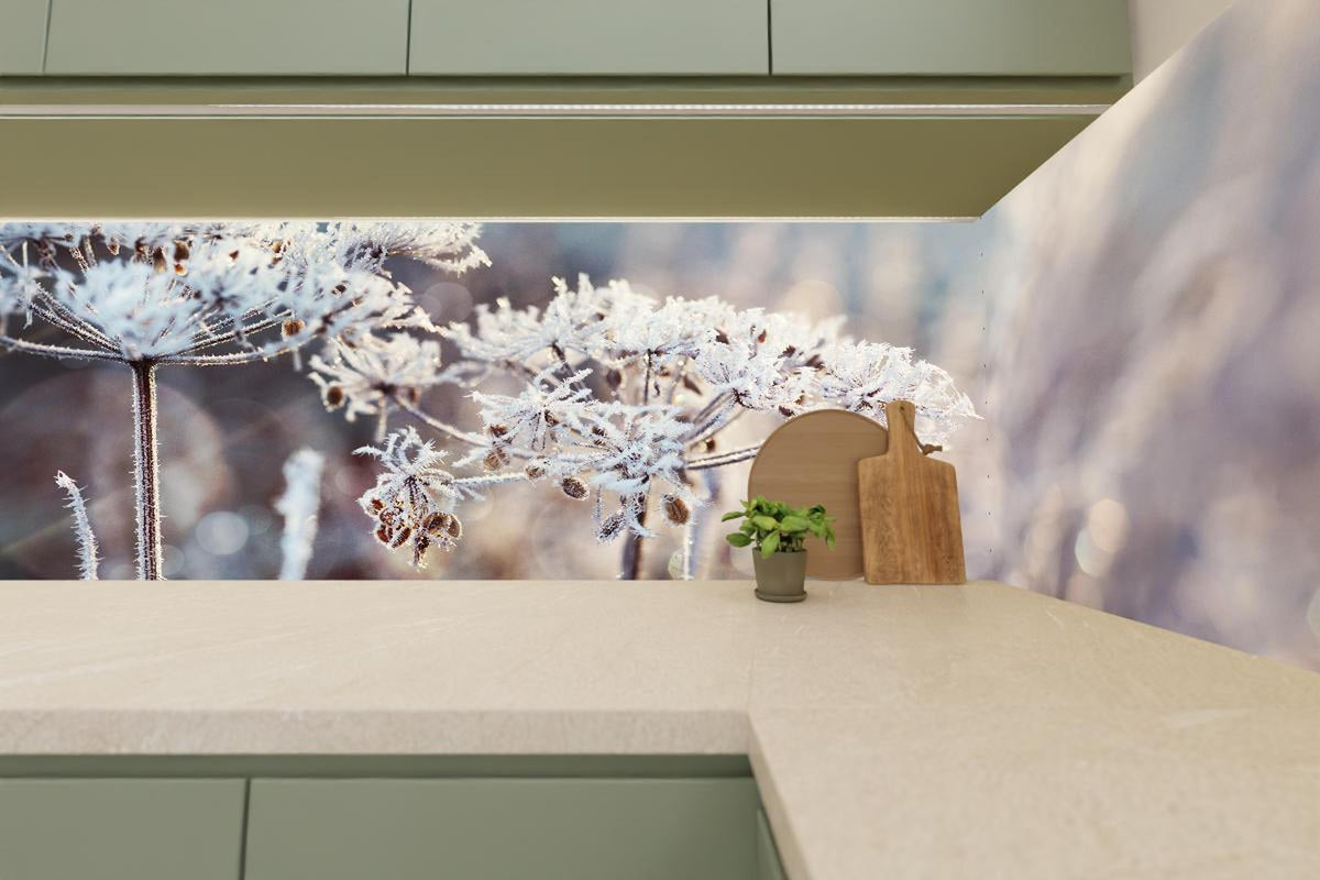 Küchenrückwand - Schneetau auf Pflanzen