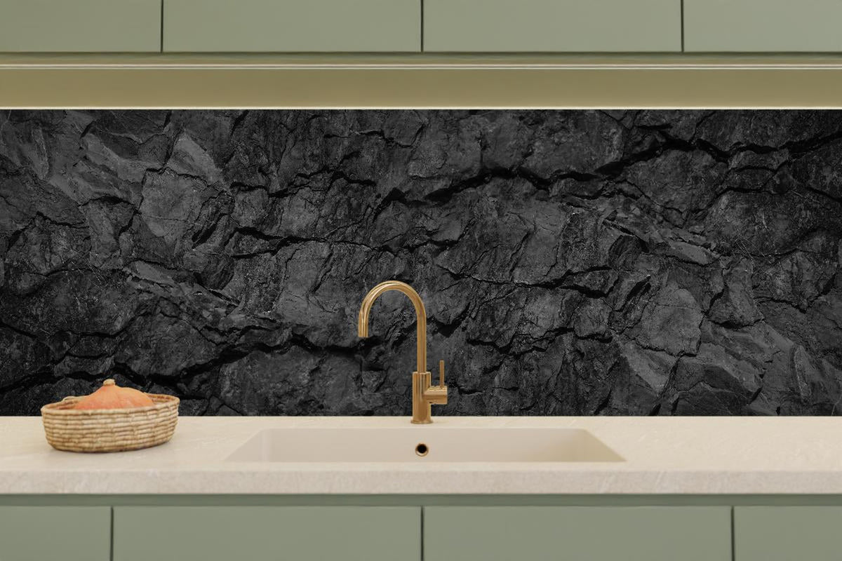 Küchenrückwand - Schwarze Gesteinstextur mit Rissen