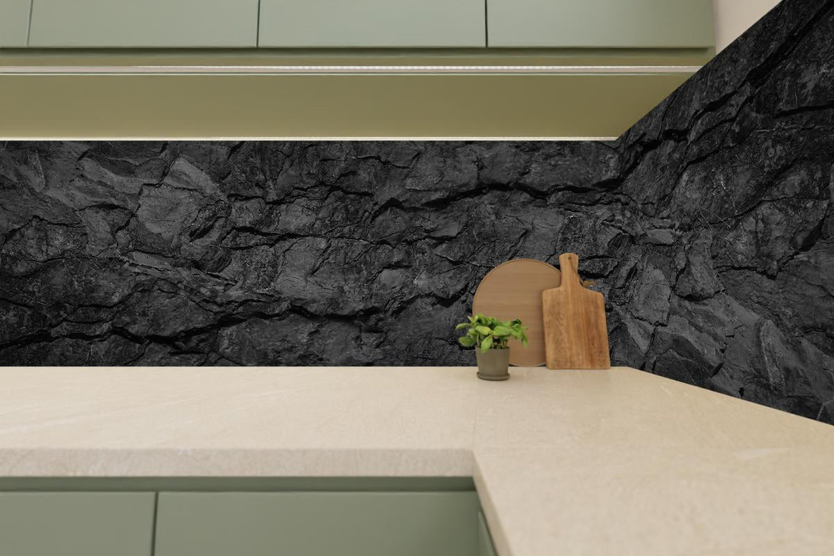 Küchenrückwand - Schwarze Gesteinstextur mit Rissen