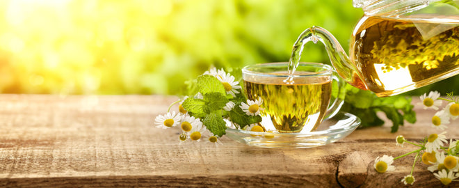 Küchenrückwand - Tee aus der Teekanne