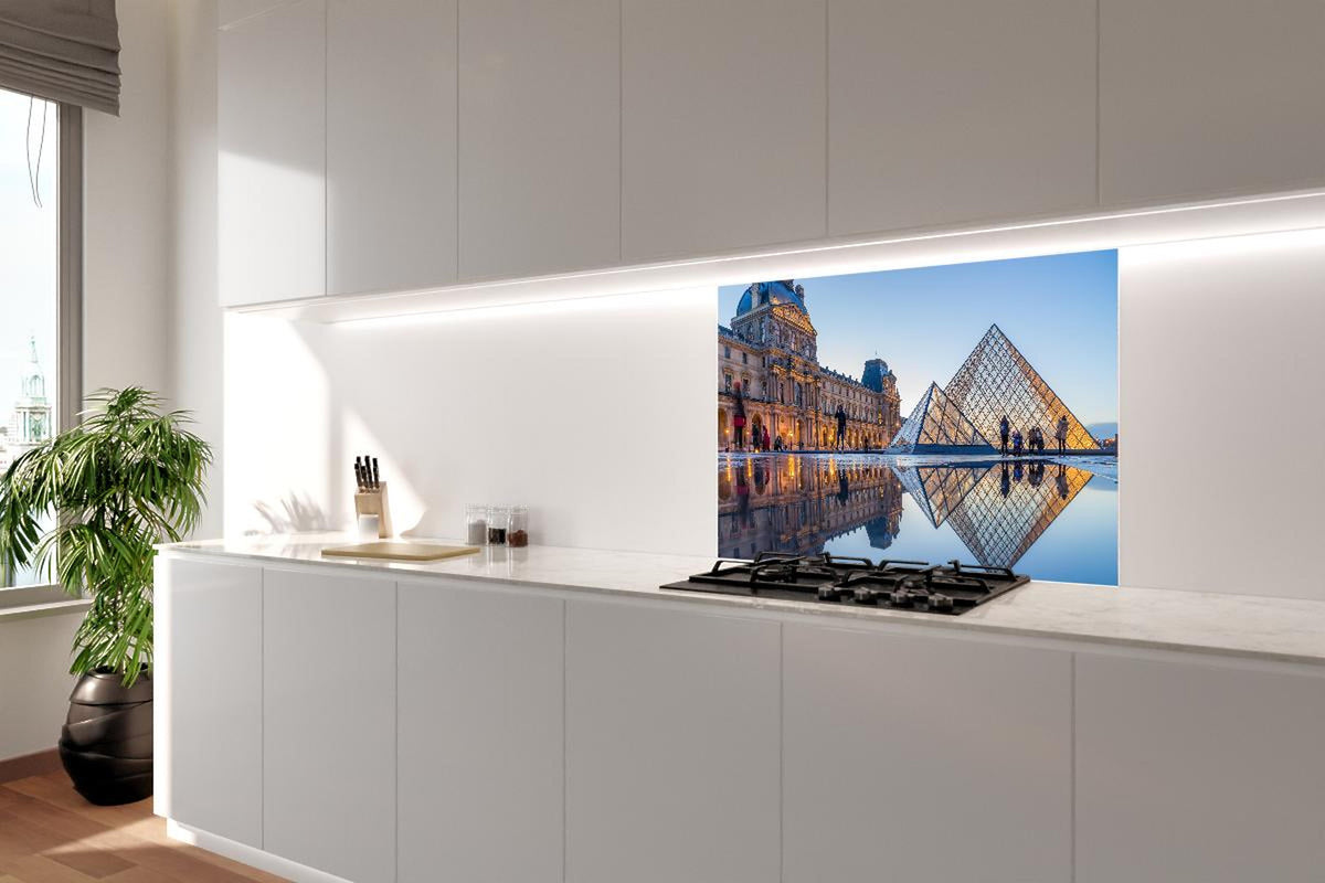 Spritzschutz - Bezaubernder Blick auf das Louvre-Museum