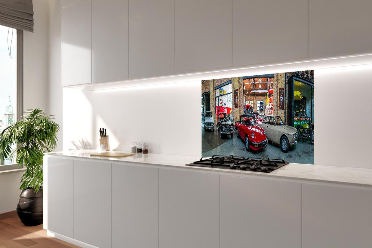 Spritzschutz - Panoramablick auf die Werkstatt der Classic Remise Berlin