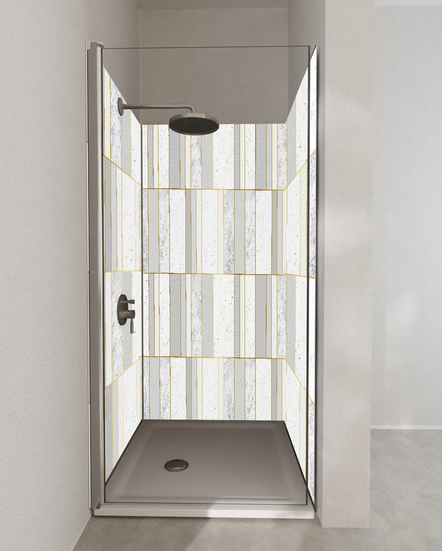Duschrückwand - Elegante grauweiße Textur mit Goldlinien