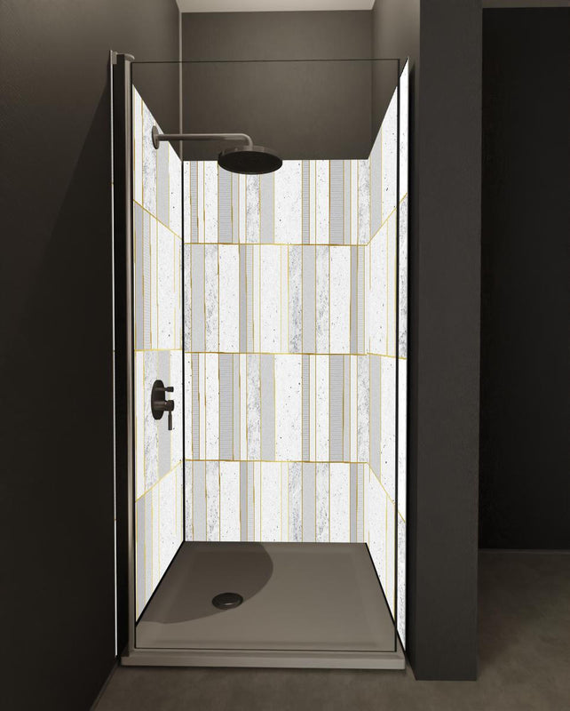 Duschrückwand - Elegante grauweiße Textur mit Goldlinien