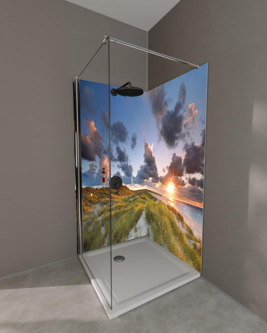 Duschrückwand - Familienküche mit Holztisch