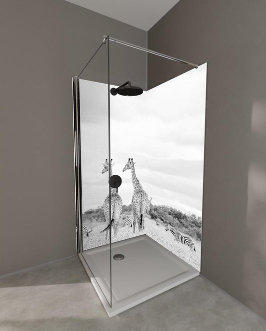 Duschrückwand - Giraffen und Zebras - schwarz-weiß