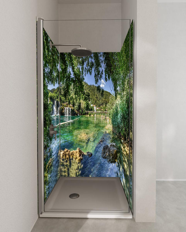 Duschrückwand - Mediterraner Wasserfall