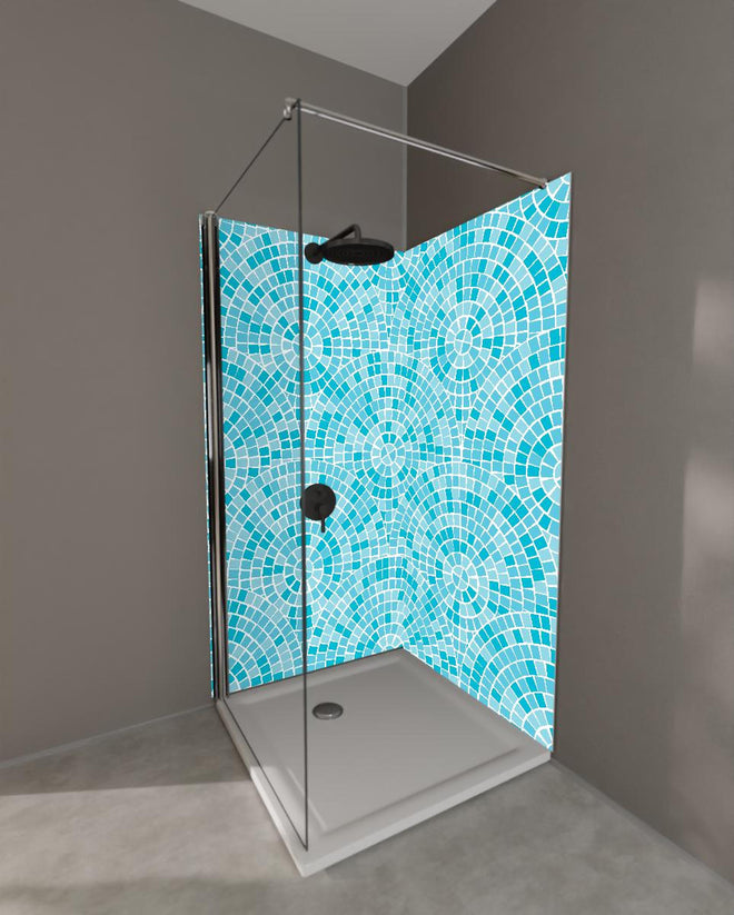 Duschrückwand - Mosaik-Design in Türkisblau mit geometrischen Mustern