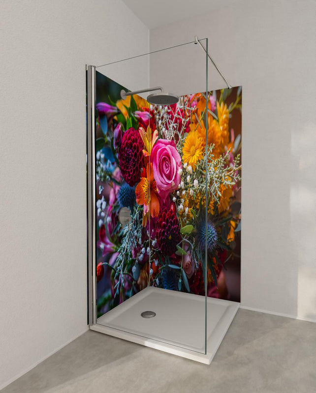 Duschrückwand - Satter bunter Blumenstrauß