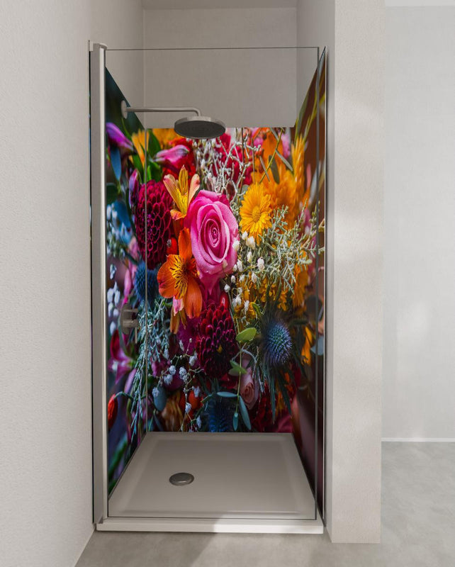 Duschrückwand - Satter bunter Blumenstrauß