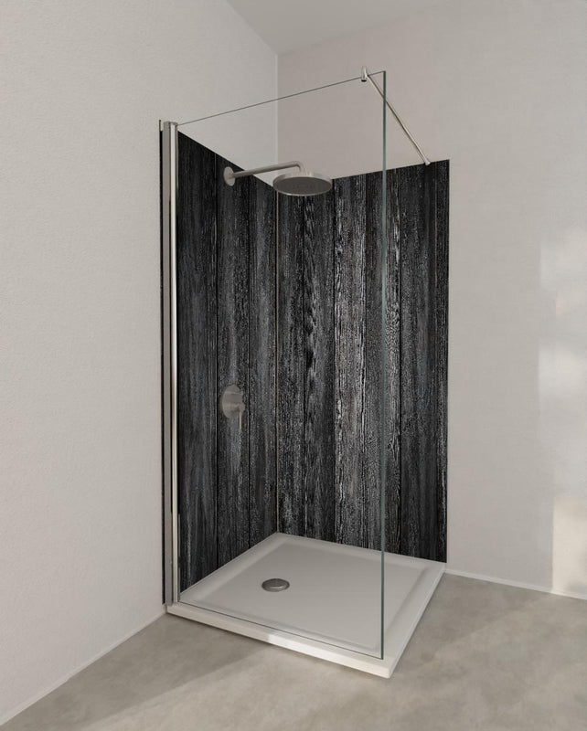 Duschrückwand - Schwarz lackierte Holzbretter