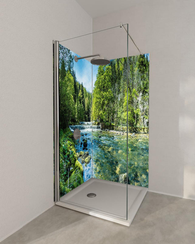 Duschrückwand - Sonnige Flusslandschaft in der Schweiz