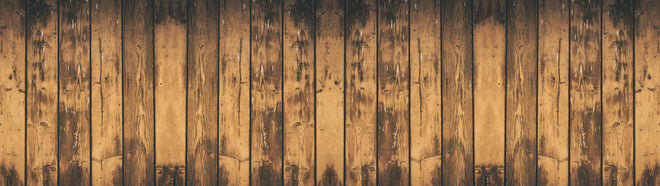 Küchenrückwand - Aneinandergereihte leicht angebrannte Holzplatten