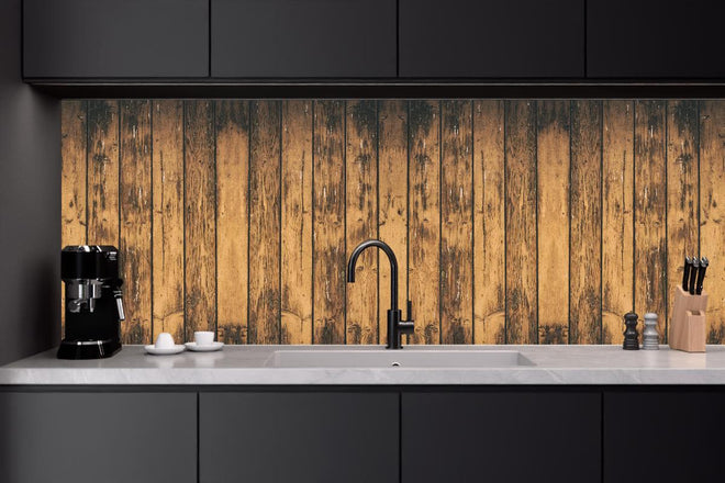 Küchenrückwand - Aneinandergereihte leicht angebrannte Holzplatten