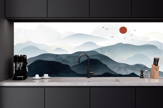 Küchenrückwand - Bergpanorama mit rotem Sonnenkreis Kunst