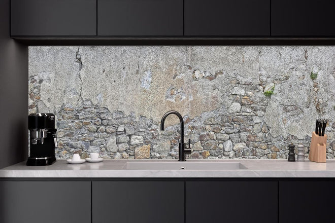 Küchenrückwand - Bröckelnde Hausmauer in Südtirol