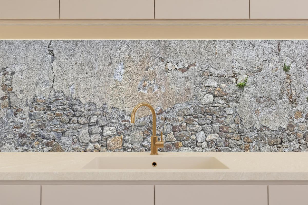 Küchenrückwand - Bröckelnde Hausmauer in Südtirol