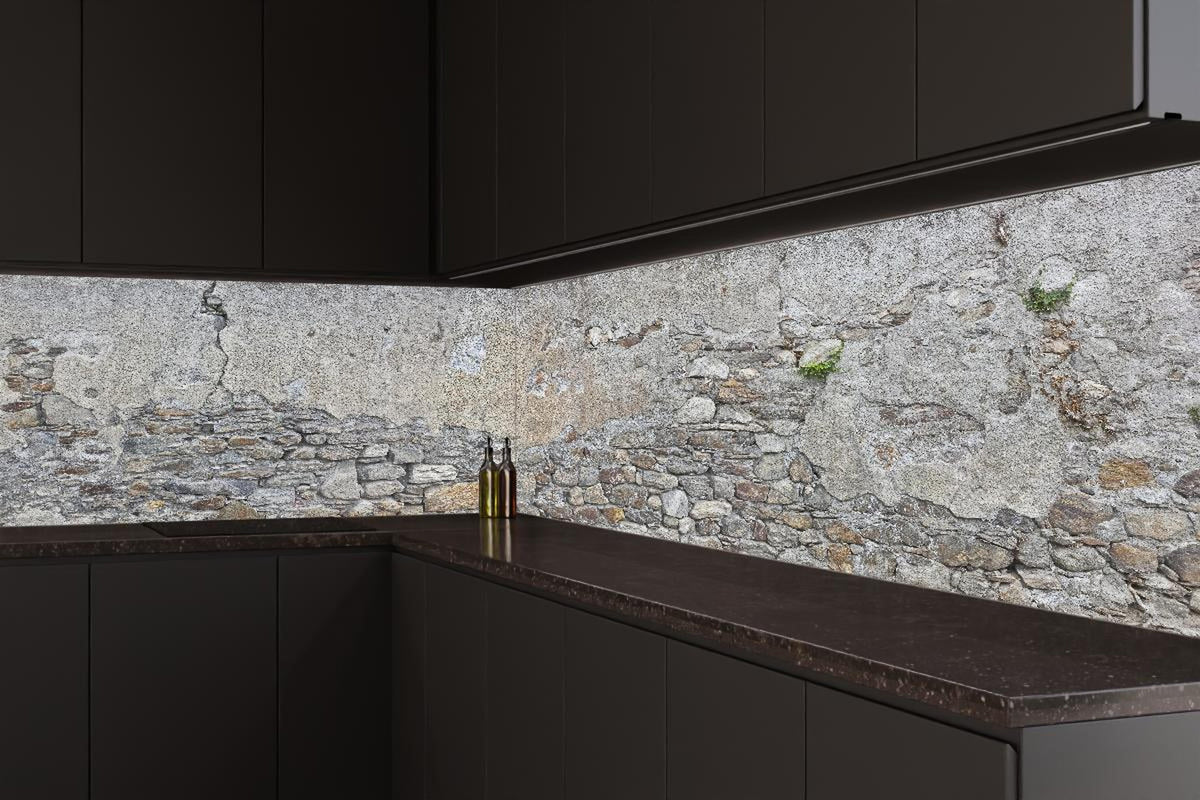 Küchenrückwand - Bröckelnde Hausmauer in Südtirol