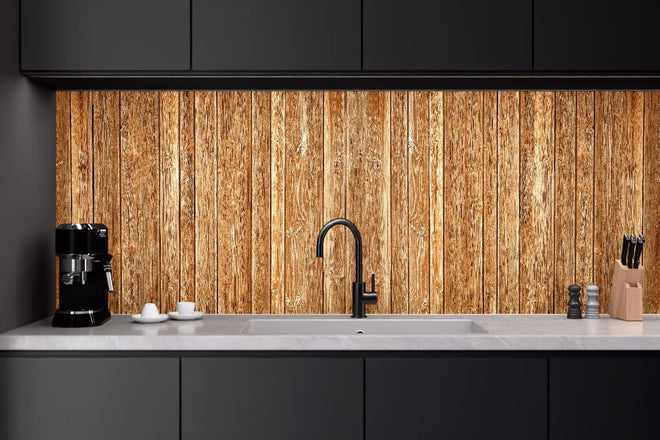 Küchenrückwand - Dünne vertikale Holzplatten