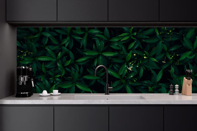 Küchenrückwand - Dunkelgrüne Blätter dezentes Naturmuster