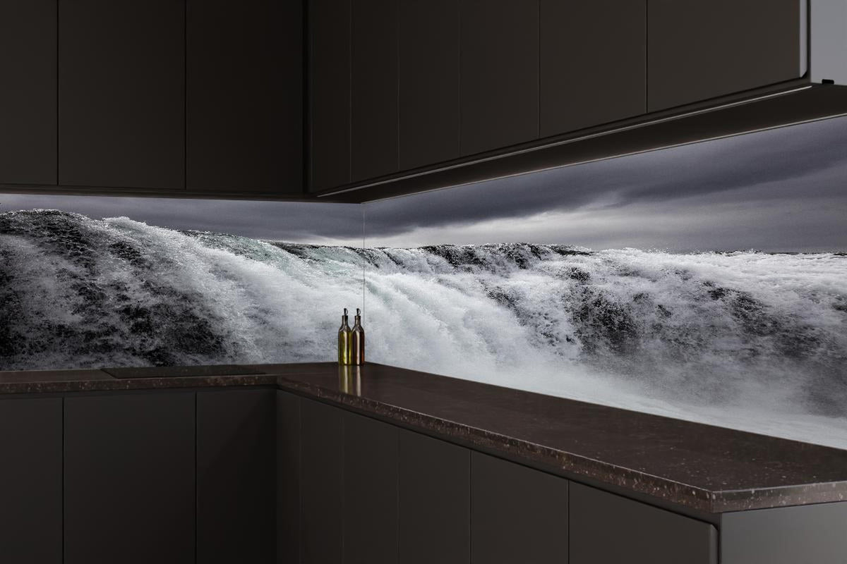 Küchenrückwand - Dunkler Wasserfall