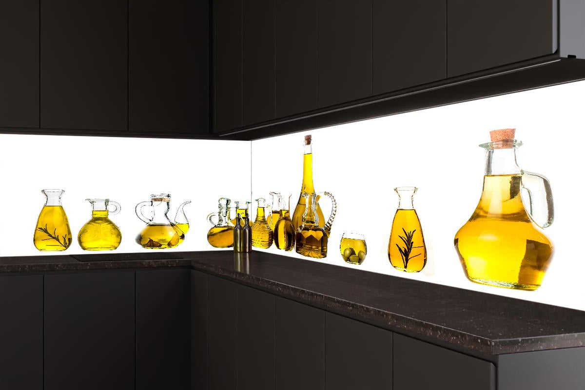 Küchenrückwand - Elegante Auswahl Gelber Olivenölflaschen